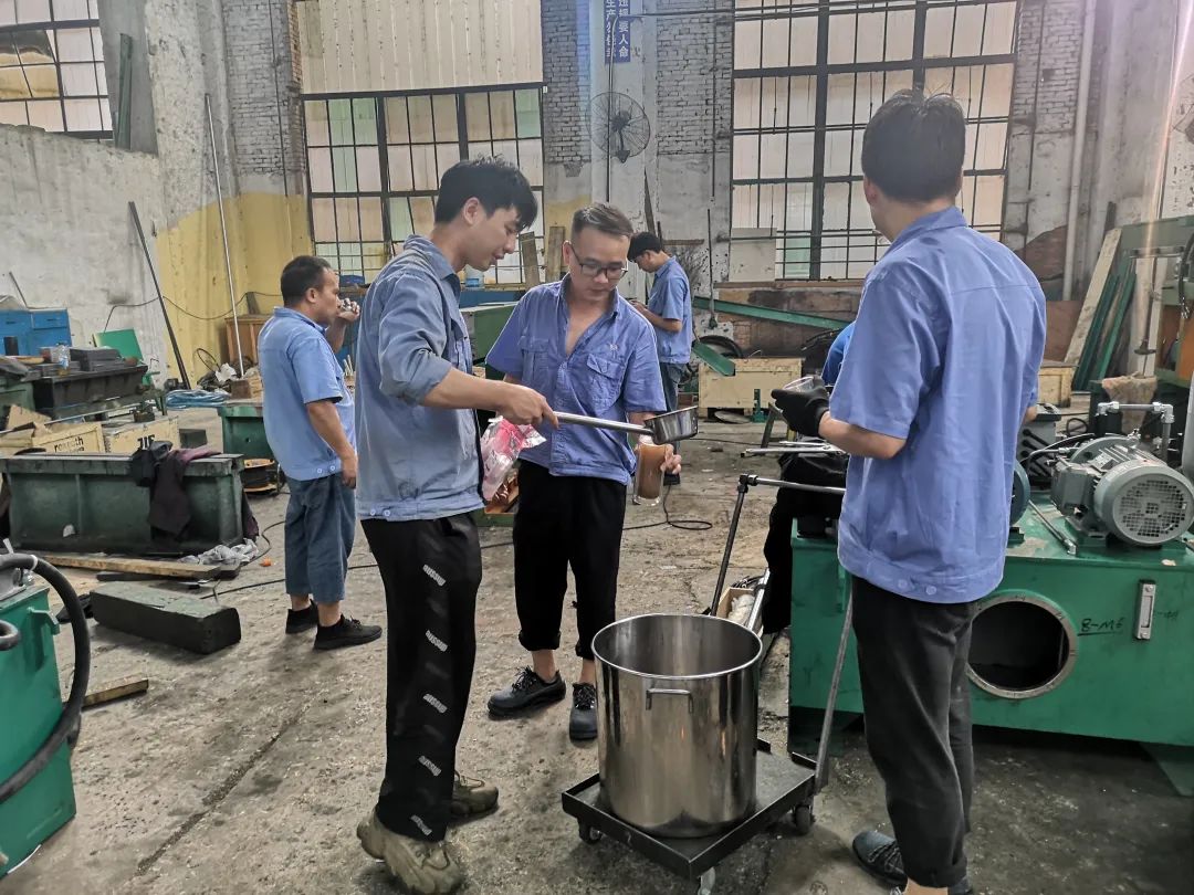 贵阳险峰：防暑降温绿豆汤 关爱职工送清凉_钱柜qg777