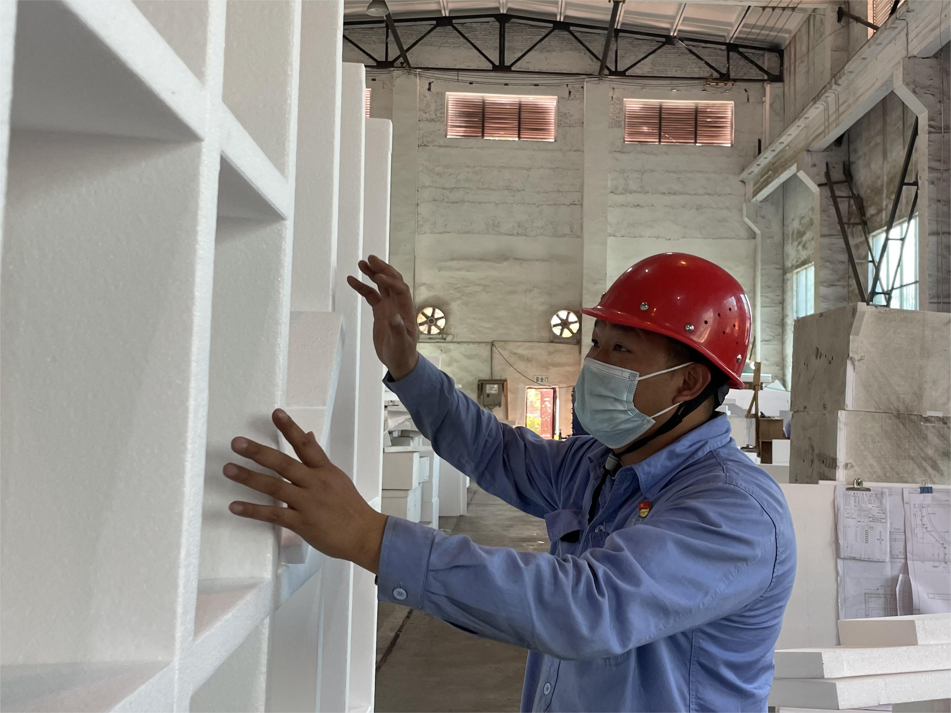 【身边模范】雷建伟：扎根一线深耕作，，，，，，力行匠人“模”出彩_钱柜qg777